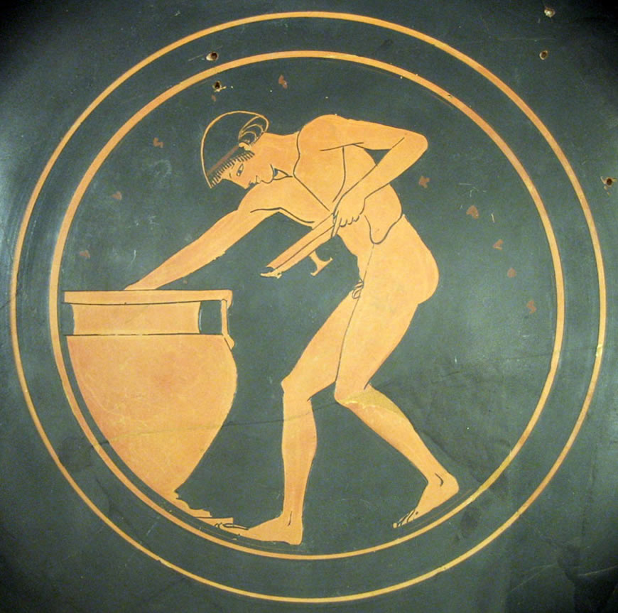 Youth filling his cup from a krater (Юноша наполняет свою чашу в чане), 490-480 B.C.