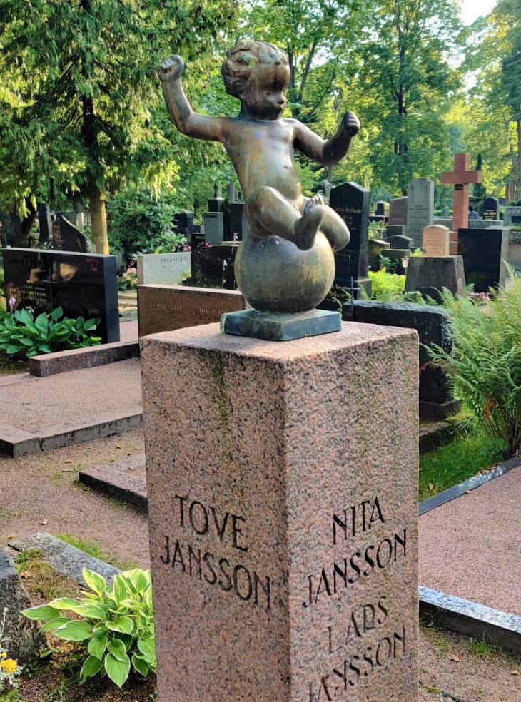 [Boy sitting on the globe / Grave of Tove Jansson (Мальчик, сидящий на Земном шаре / Памятник на могиле Тове Янссон)