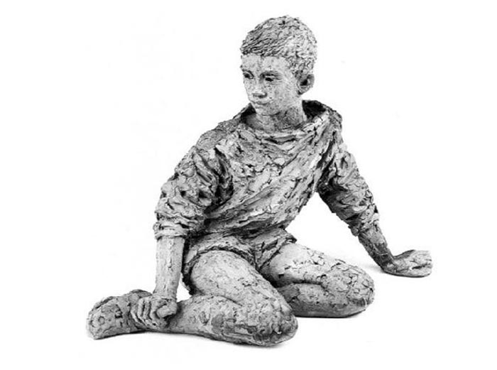 Young boy, seated, wearing shorts (Сидящий мальчик в шортах)