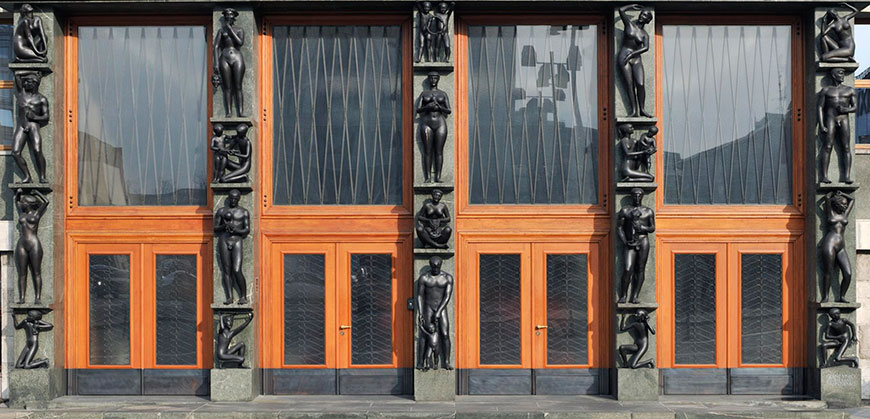 The sculptures on the portal of the National Assembly of the Republic of Slovenia (Скульптуры на портале Парламента Словении), 1959