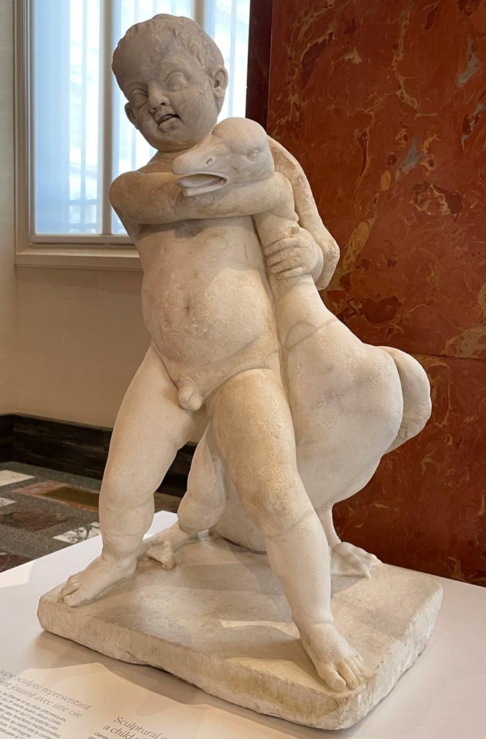 Boy Strangling a Goose (Мальчик, душащий гуся), II-III A.D.