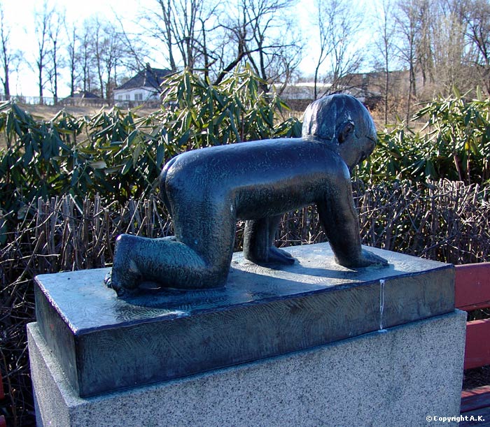 A child standing on all fours (Мальчик, стоящий на четвереньках), 1925-1933