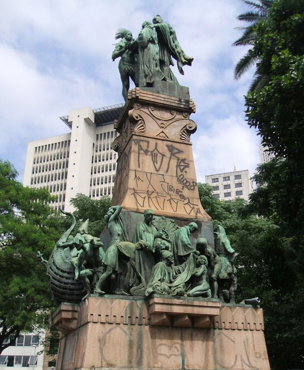 Monumento à Amizade Sírio Libanesa (Монумент сирийско-ливанской дружбы)