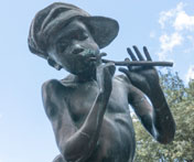 Boy playing the flute (Мальчик, играющий на флейте)