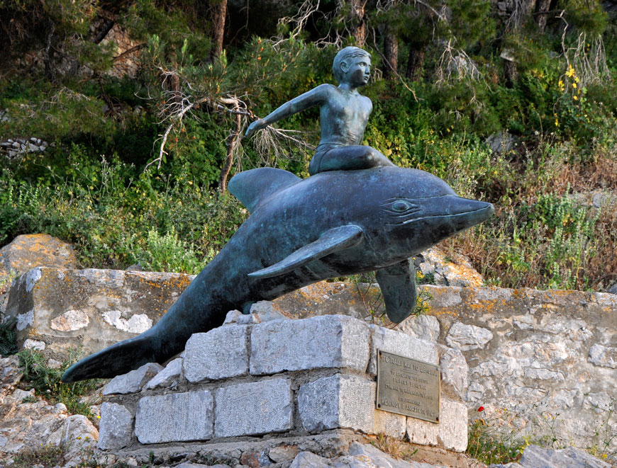 Boy on a Dolphin (Мальчик на дельфине)