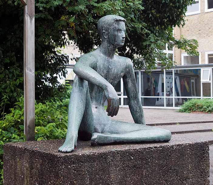 Sitzender Knabe (Сидящий мальчик), 1964