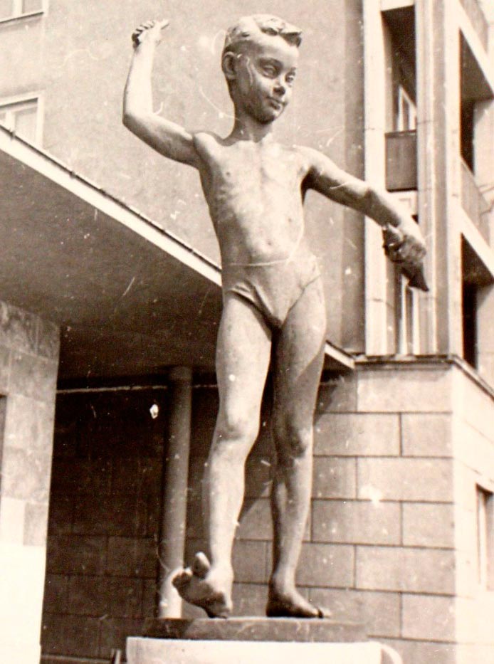 Fiú hallal (Мальчик с рыбкой), 1958