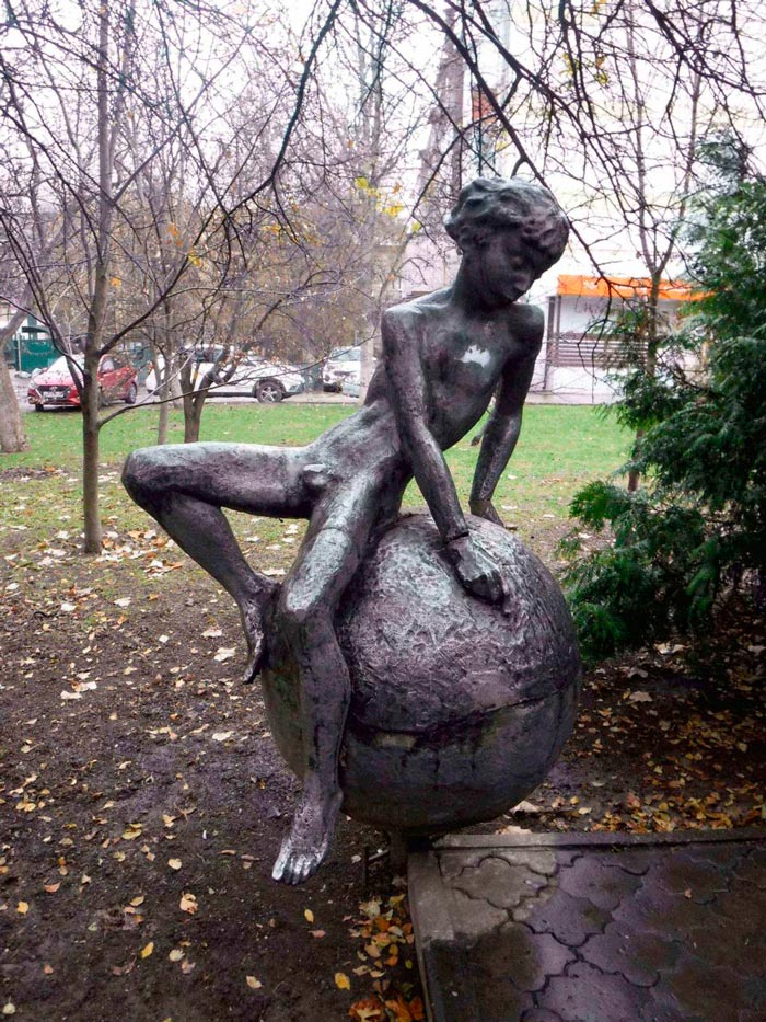 Мальчик на шаре (Boy on the ball), 1980