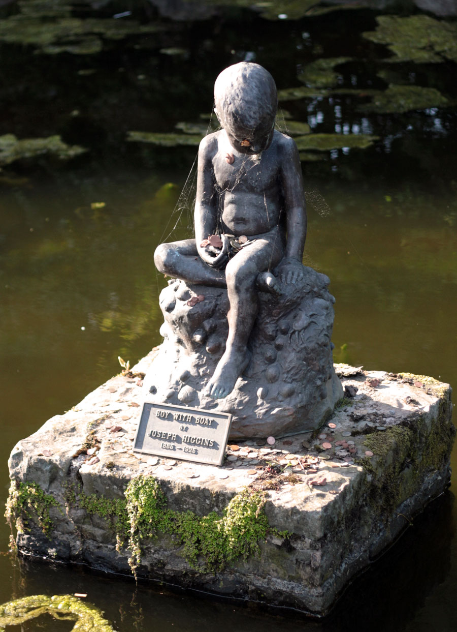 Boy with Boat (Мальчик с корабликом