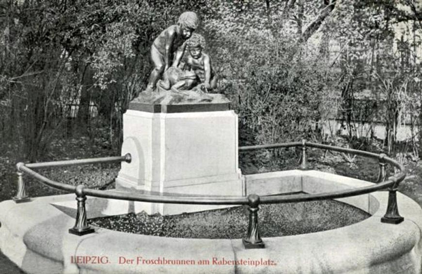 Froschbrunnen (Лягушачий фонтан), 1909 restored/восстановлен 2018