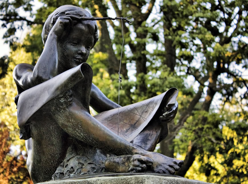 Sundial: Boy with Spider (Солнечные часы; Мальчик с паучком), 1916