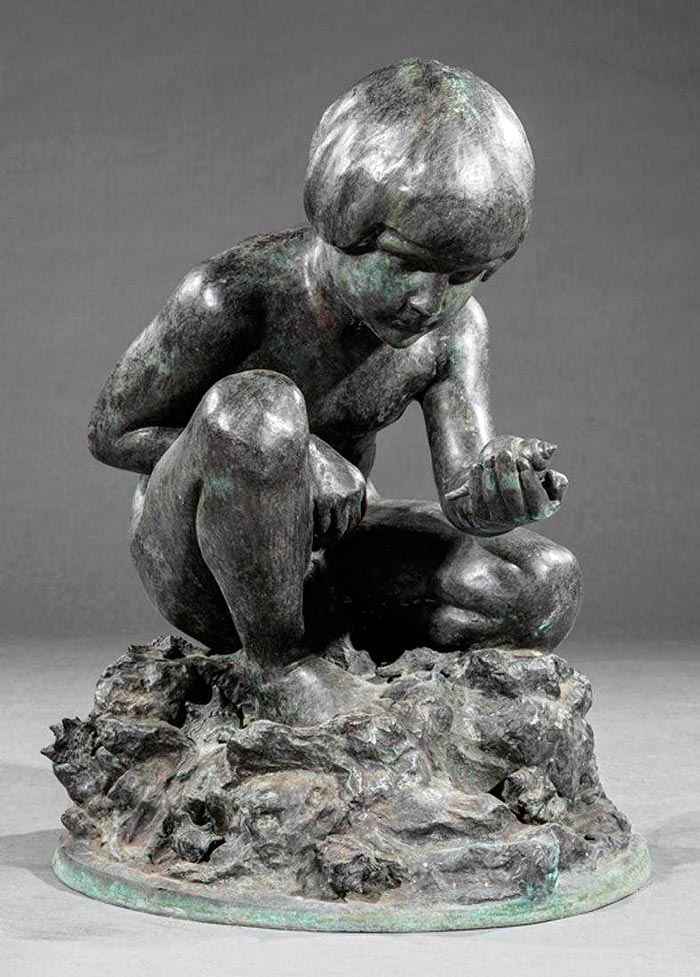 Crouching Child Holding a Sea Shell (Скорчившийся ребёнок, держащий морскую раковину) 