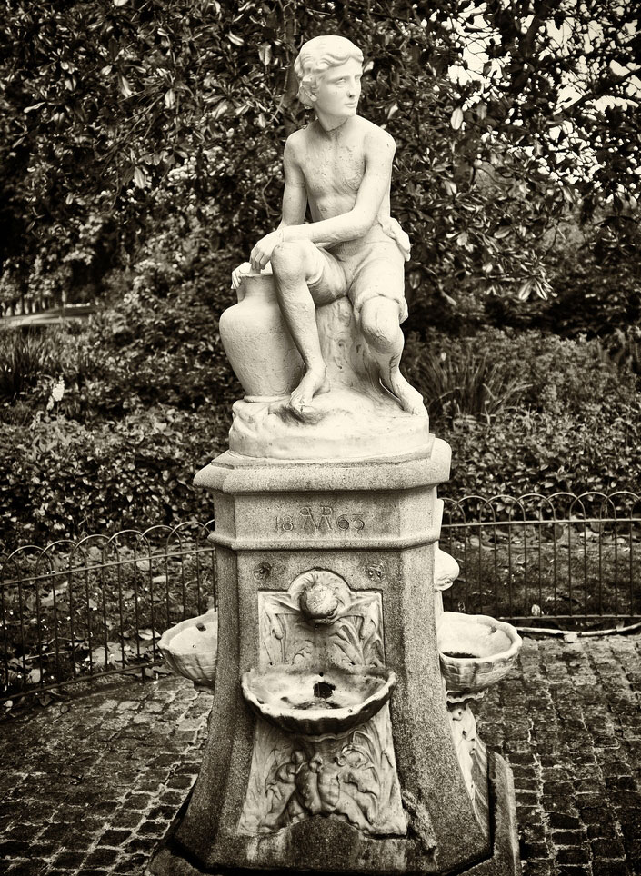 The Greek Boy Fountain (фонтан Греческий мальчик)