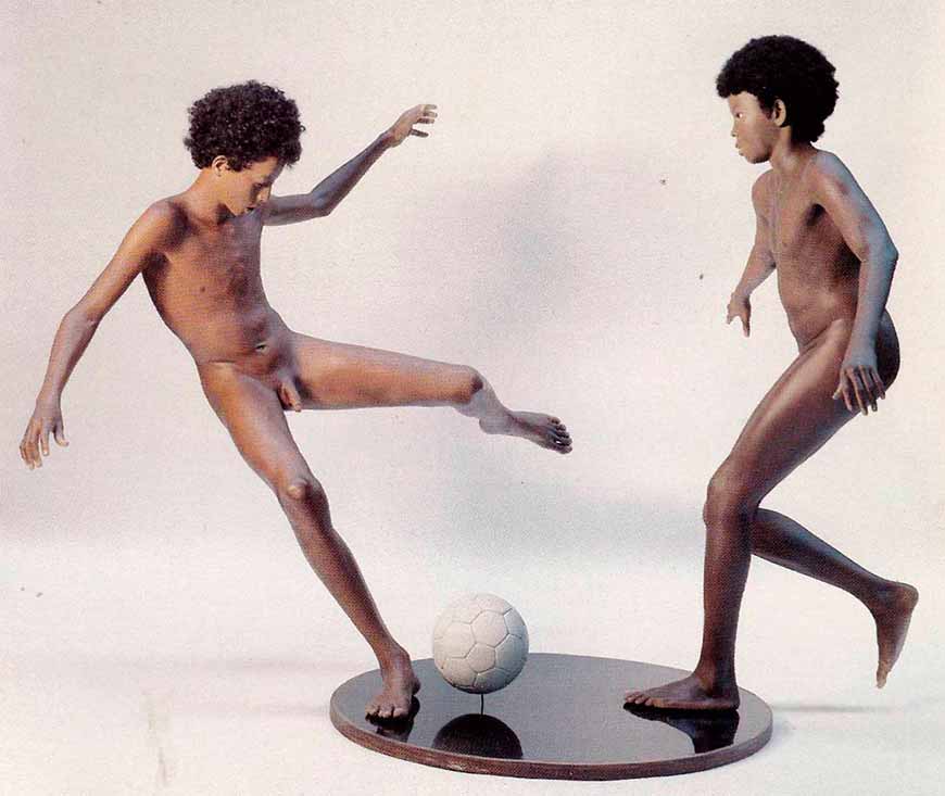 Boys playing soccer (Мальчики, играющие в футбол), 1972