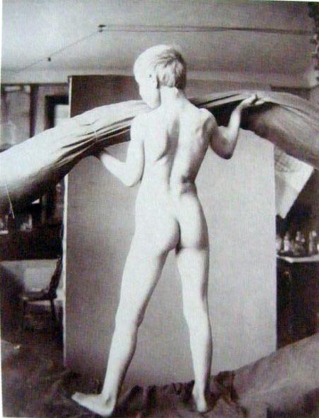 Lauri Railo as Modele for «The Garland Bearers» (Лаури Райло, Mодель, позирующая для «Гирляндоносца»), 1905