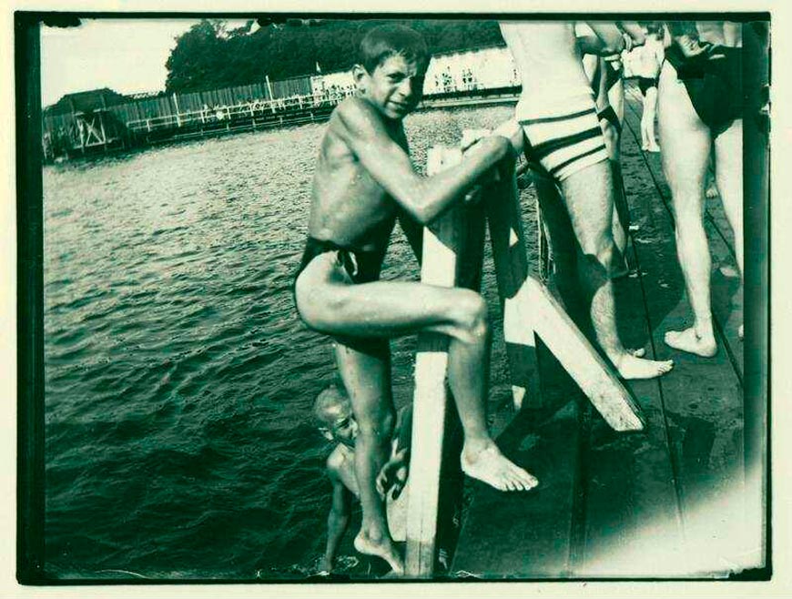 Aus dem Wasser kletternd (Выбираясь из воды), 1901